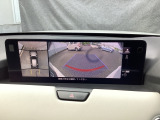 狭い場所での駐車やすれ違いなどでより的確な運転操作に役立つ360&deg;ビューモニターが装備されています。