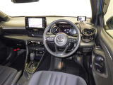 運転席まわりです。 各操作スイッチは使いやすい位置に配置されてます。
