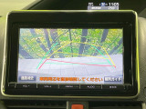 【バックカメラ】駐車時に後方がリアルタイム映像で確認できます。大型商業施設や立体駐車場での駐車時や、夜間のバック時に大活躍!運転スキルに関わらず、今や必須となった装備のひとつです!