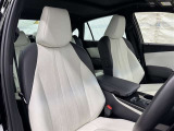 高いホールド性で運転姿勢が安定します。長距離ドライブでも疲れにくいのが魅力です。