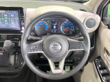 【ステアリングスイッチ】運転中、前方から目線をそらすことなく、オーディオ等の操作が可能な便利機能!安心&快適なドライブを演出してくれます♪