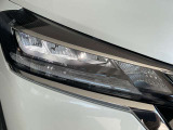 LEDヘッドライトは省電力ですが、純白光で驚くほど明るく夜道を照らしてくれます。さらに解錠操作に応じてLEDポジションライトを点灯させるフレンドリーライト機能を装備。