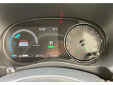 アドバンスドドライブアシストディスプレイ(7インチカラーディスプレイ)(ドライビングコンピューター付、時計、外気温表示)です。