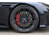タイヤ:ミシュラン PILOT SPORT S 5 アストンマーティンの専用であり、共同開発した本タイヤには「AML」の刻印がございます。サイズ:フロント275/35/ZR21 リア325/30ZR21