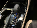 停車時のブレーキホールド機能に対応した電動パーキングブレーキ。