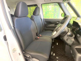 運転席シート廻りは使用感も少なく、良好な状態となっています。前オーナー様が丁寧に使っていたことがよくわかりますね。