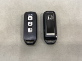 スマートキー付きですからドアロックの開閉およびエンジンスタートが楽々です。電動スライドドアの開け閉めもボタンで操作できます。スペアキーも同じものを用意しております。