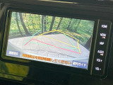 【バックカメラ】駐車時に後方がリアルタイム映像で確認できます。大型商業施設や立体駐車場での駐車時や、夜間のバック時に大活躍!運転スキルに関わらず、今や必須となった装備のひとつです!