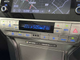 左右独立温度コントロールフルオートエアコンです。運転席、助手席それぞれで独立して温度設定ができます。冷え性の方が乗っても安心ですね♪