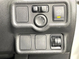 【電動格納ミラー】サイドミラーは電動格納式となっており、狭い駐車場でもキズがつくリスクを抑えられます。