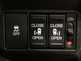 【両側パワースライドドア】両側がパワースライドドアになっており、運転席のスイッチやスマートキーでも開閉が可能です!開口部も広いので乗り降りも楽々♪