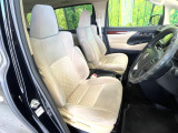 運転席シート廻りは使用感も少なく、良好な状態となっています。前オーナー様が丁寧に使っていたことがよくわかりますね。