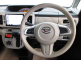 運転が楽しくなる明るく開放的な運転席まわりです。