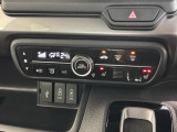 フロント両席にはシートヒーターが付いています!寒い日に便利な装備ですね。