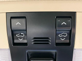 【サンルーフ】開放感たっぷりの希少装備、サンルーフが装着されています!車内に明かりを取り入れたり景色を楽しむ以外にも、車内の空気も簡単に換気できて快適です!