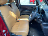運転席は広々としていて、ゆったりと運転をお楽しみいただくことができますよ。