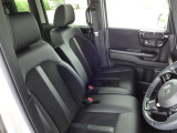 運転席画像になります。シートは目立つ様な大きな汚れ・ヘタリ・破れ等は御座いません。