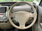 インテリアに合わせたデザインのステアリングは、運転される方のことも考え、運転しやすい形状、大きさです。是非一度、実際に触ってお確かめください。