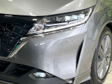 【LEDヘッドライト】悪天候や夜間走行時も良好な視界を確保し安心して運転できる高輝度LEDヘッドライトを装備!点灯速度が早く、消費電力も抑えられています。