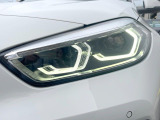 ●LEDヘッドライト:夜間走行時も良好な視界を確保し安心して運転できる高輝度LEDヘッドライトを装備!点灯速度が早く、消費電力も抑えられています。