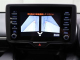 パノラミックビューモニター付きです。車両を上から見たような映像をディスプレイオーディオ画面に表示。運転席からの目視だけでは見にくい、車両周辺の状況をリアルタイムでしっかり確認できます。