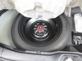 スペアタイヤ、装備車です。最近は、スペアタイヤが無くなってきていますが、やはりあれば安心ですよね!でもでも、交換するのは大変、JAFにお任せ!365日24時間対応します!是非ご加入下さい!