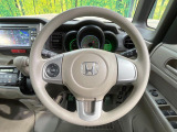 【ステアリングスイッチ】運転中、前方から目線をそらすことなく、オーディオ等の操作が可能な便利機能!安心&快適なドライブを演出してくれます♪