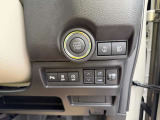 必要なスイッチ類は運転席周辺にあります。停車中にサッと出が届くところにスイッチがある事ですぐに操作できます。