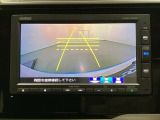 バックでの車庫入れも安心です! リアカメラが付いているバックモニター付のナビを装備しております。操作線もついており距離感も画面から確認できます。