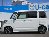純正アルミで全体的にデザインがまとまっています。車も人も、オシャレはまずは足元からですね。