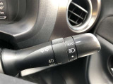 周囲の明るさに応じて自動でヘッドライトの点灯・消灯ができる機能です。トンネル通過時にライトの付け忘れ・消し忘れが無くなり雨の日や夕方の走行も安心・安全ですね♪