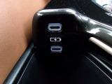 通常のUSB入力端子の他にスマホ充電に対応したUSB-C端子を装備しています。