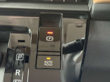 オートブレーキホールド。信号待ちなどの停車時に、ブレーキペダルを踏み続けていなくても自動的にブレーキがキープされる機能です。アクセルペダルを踏めば、ブレーキが解除され発進が可能です。
