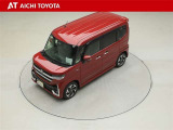 鮮やかなフェニックスレッドパール(ZLB)のボディーカラーを選択しました。広い駐車場でも一目でわかる素敵な色です。退色防止に役に立つボディーコーティングはおすすめ商品です。