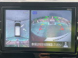 インテリジェント アラウンドビューモニター。クルマのまわりや目が届きにくいところも、大きい画面でしっかり確認できるので安心。