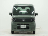 N-VAN e: は電気のちからでなめらかに静かに加速し、やさしい乗り心地の低振動。ストップ&ゴーも、登り坂も、爽快に走ります。