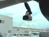 万が一の瞬間も、純正ドラレコで安心。事故やトラブル、あおり運転の記録をしっかり残してくれるから、後の手続きもスムーズに。ナビ画面に映像表示が出来るので、その場で状況確認も出来て便利です♪