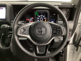 ハンドルにHondaセンシング系のクルーズコントロールやレーンキープアシストなどのスイッチと、オーディオの操作スイッチが装備されています。ハンドルから手を離さず安全に操作できます。