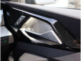 Audi正規ディーラーが高品質をお約束。高度な訓練・教育を受けたAudi専任メカニックが、100項目にもおよぶ精密な点検を実施いたします。すべてをクリアしたAudi車だけが、あなたのお手元に届けられるのです。