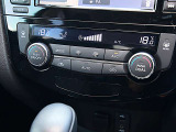 温度設定の楽なオートエアコンは運転席、助手席で設定温度を変更出来ますので快適なドライブが出来ます。