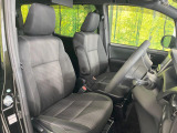 運転席まわりには十分なスペースがあり、大柄な方でもゆったり運転していただける環境です。
