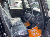 毎日過ごす運転席は要チェック。シートのへたり・擦れ、視界のイメージまで伝わる重要ポイント。