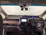 【前方視界】開放的な前方視界!運転がしやすく疲れにくいです♪窓が大きく、見通しがとっても良いおクルマですよ♪