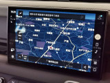 新インフォテイメントシステム「Pivi Pro」に搭載される3Dサラウンドカメラシステム。車輌AIにより車輌を含む周囲の映像を立体的に表示。よりスムーズな駐車や発進が可能となります。