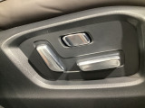 パワーシートを装備!体格や好みに応じたポジションをスムーズに調整できます。