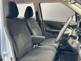 ゆったりとした運転席廻りです。