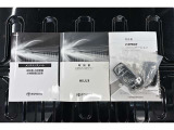 保証書・記録簿・取扱説明書と揃っております。キーの電池は新品にお取替えしてから納車させていただきますので安心してお乗りください。