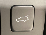 【パワーバックドア】スマートキーや運転席のボタンを押すだけでリアゲートが自動で開閉します!荷物を持っている時や、高い位置にあるバックドアを閉める際に便利な機能です♪