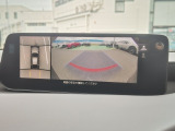 車両の前後左右にある4つのカメラを活用し、センターディスプレイの表示や各種警報音で低速走行時や駐車時に車両周辺の確認を支援し、見えない部分の危険察知をサポートいたします!