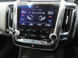 左右独立温度コントロールフルオートエアコンです。運転席、助手席それぞれで独立して温度設定ができます。冷え性の方が乗っても安心ですね♪